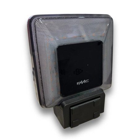 Baliza destellante FAAC XLED, alimentación24Vcc, 230Vca, 115Vca, grado protección IP54, dimensiones 135 x 55 x 165 mm, diseño it